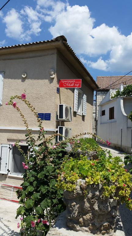 Apartments Mali Raj Vranjic Habitación foto